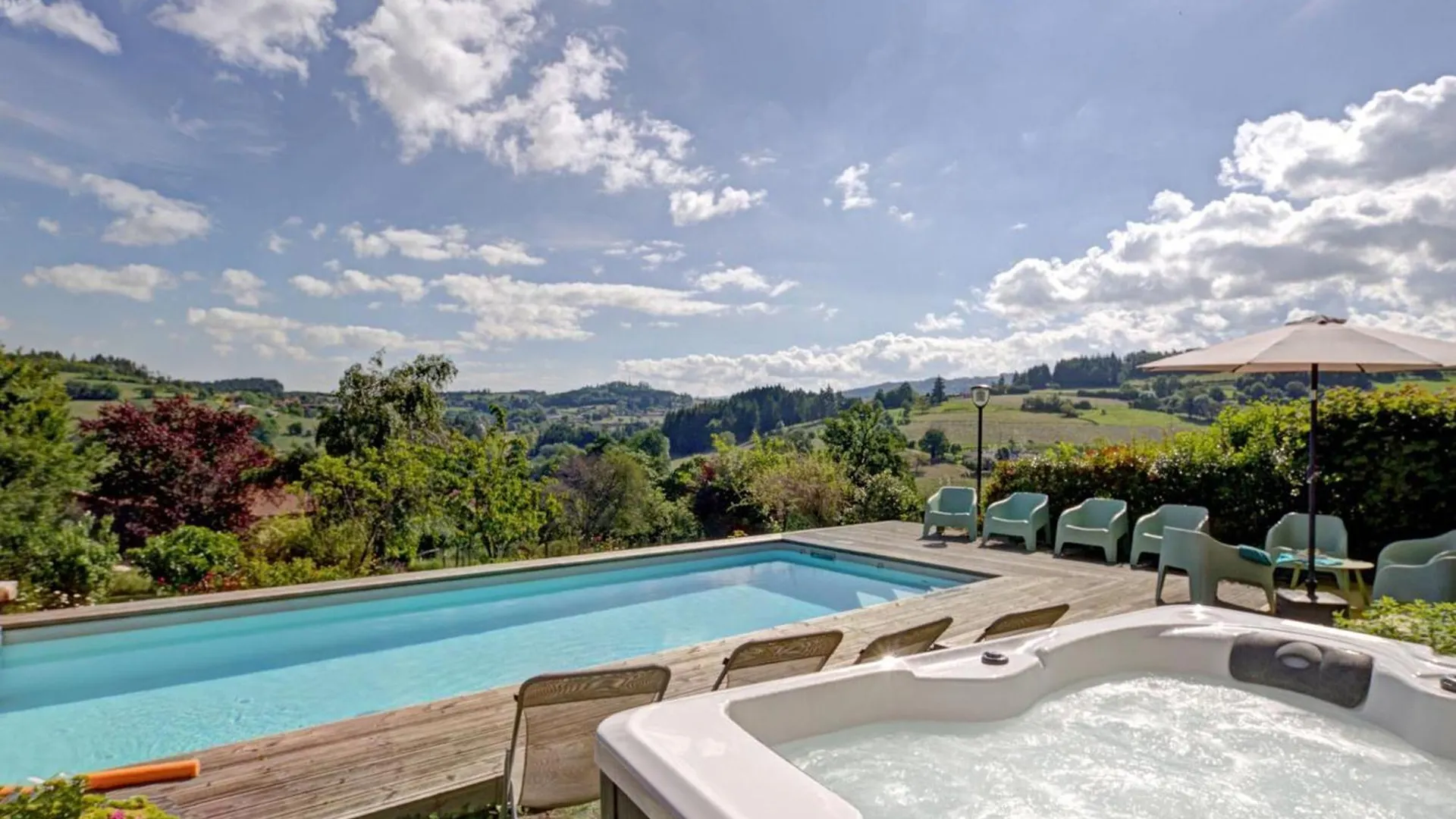 Holiday home Maison De Campagne Avec Piscine, Spa Et Jeux Exterieurs Dans Le Haut Beaujolais - Fr-1-496-247 Belmont-de-la-Loire