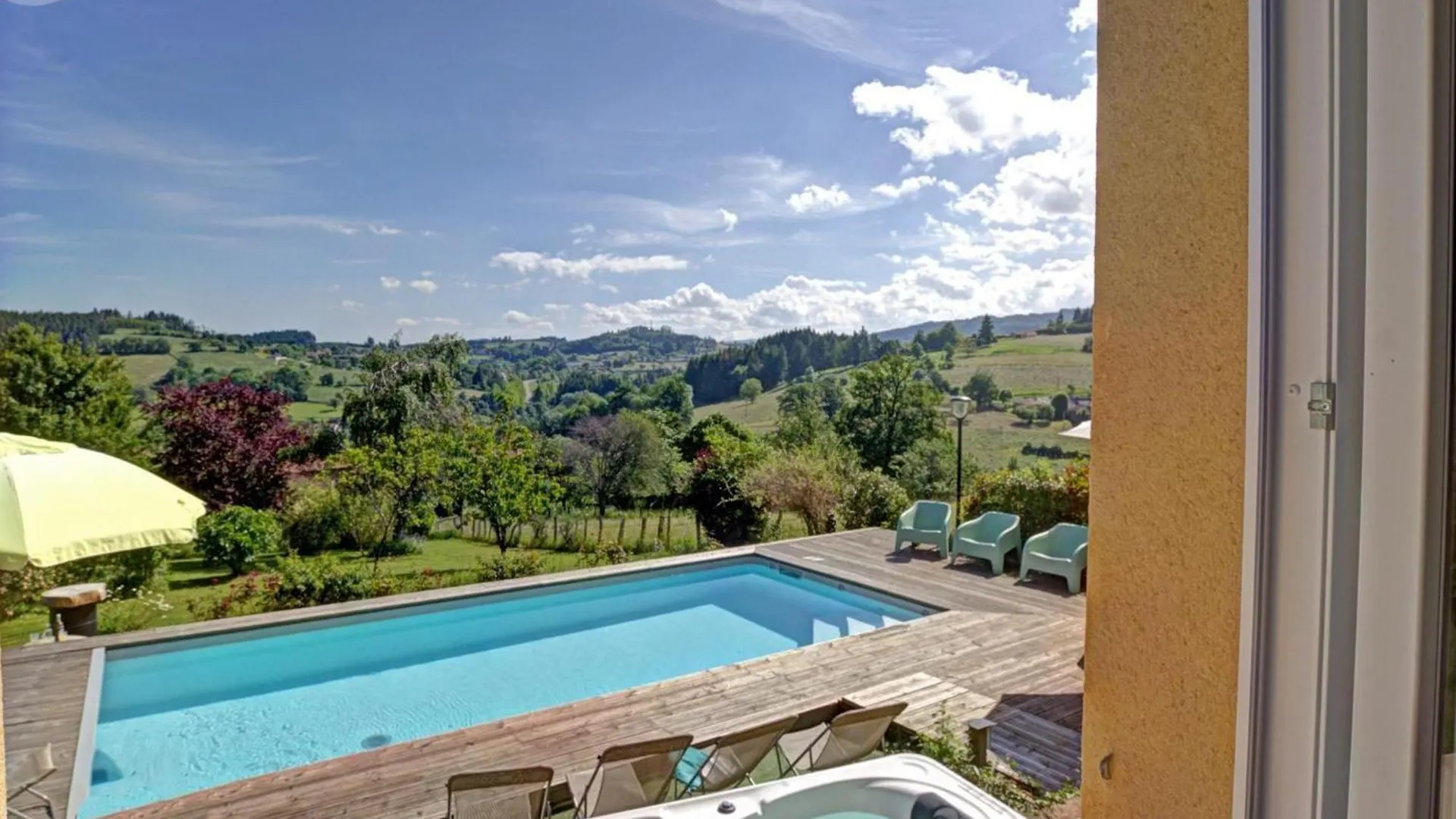 Maison De Campagne Avec Piscine, Spa Et Jeux Exterieurs Dans Le Haut Beaujolais - Fr-1-496-247 Belmont-de-la-Loire Holiday home