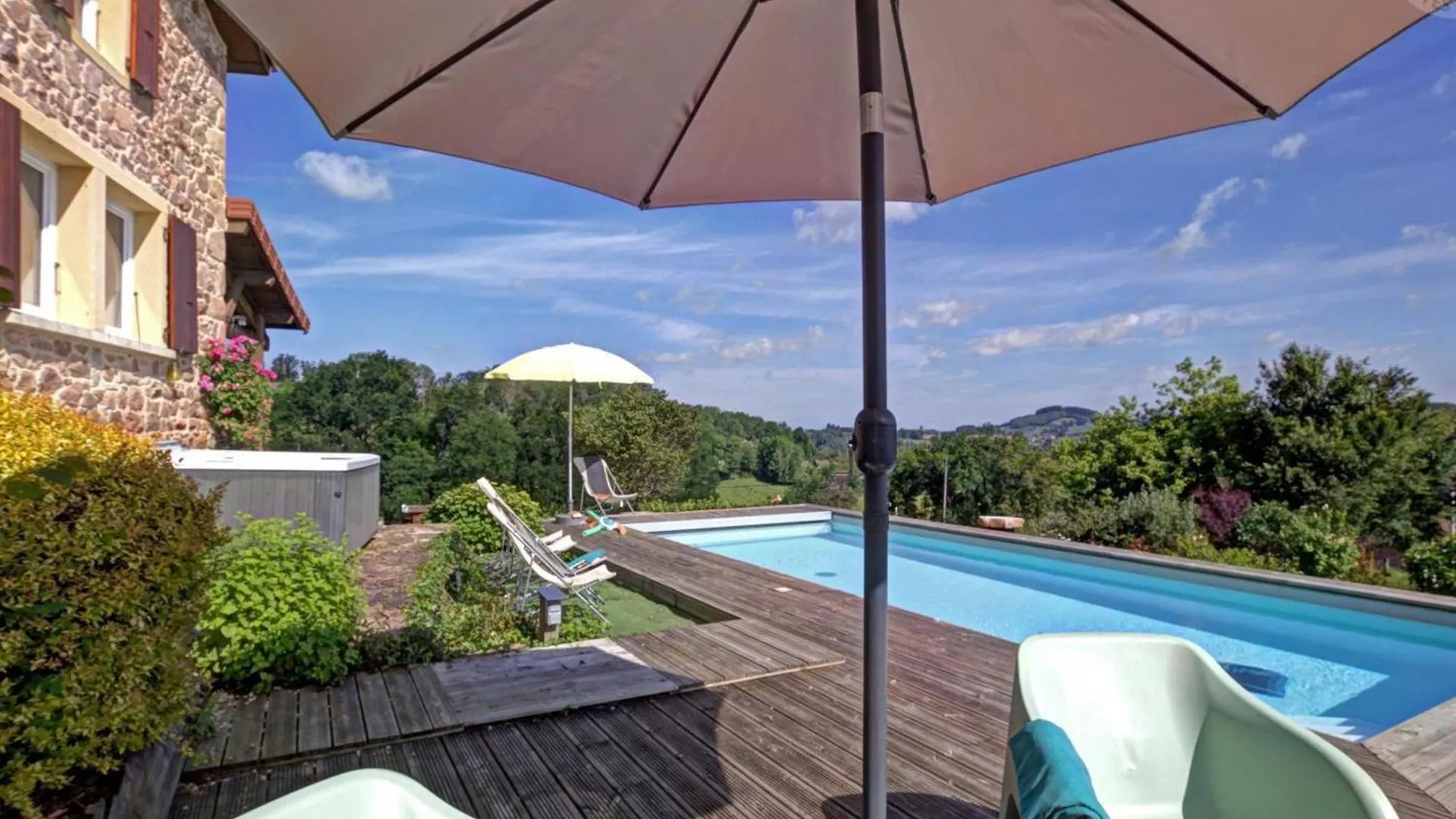 Maison De Campagne Avec Piscine, Spa Et Jeux Exterieurs Dans Le Haut Beaujolais - Fr-1-496-247 Belmont-de-la-Loire Holiday home
