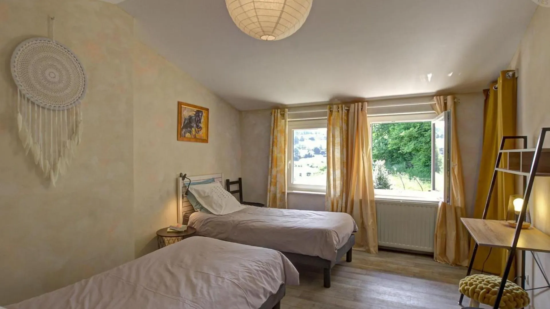 Maison De Campagne Avec Piscine, Spa Et Jeux Exterieurs Dans Le Haut Beaujolais - Fr-1-496-247 Belmont-de-la-Loire Franciaország
